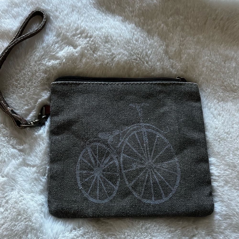 Monab wristlet